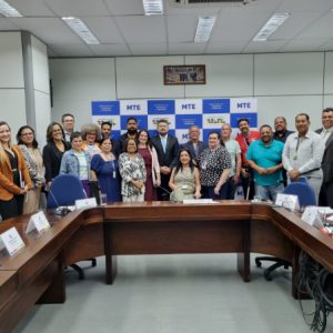 EM PRIMEIRA REUNIÃO DA MESA DE NEGOCIAÇÃO PERMANENTE DO MTE, ENTIDADES SINDICAIS DE SERVIDORES ADMINISTRATIVOS APRESENTAM DOCUMENTO COM DIAGNÓSTICO, PROPOSTAS E CRIAM PLANO DE AÇÃO